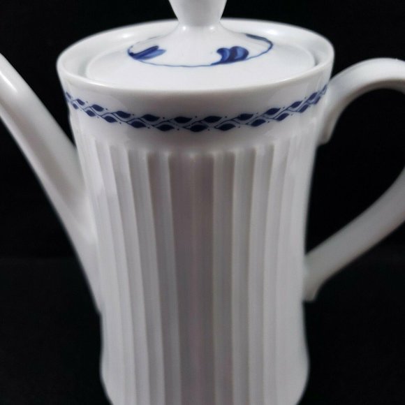 Royal Worcester Coffee Pot White With Blue Leaves - Picture 3 of 12